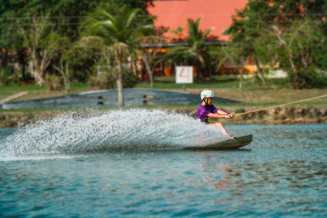 Sekupang Harris Resort Batam Waterfront מראה חיצוני תמונה